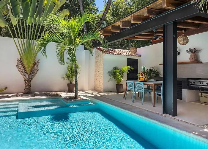 Wonderful Tropical 3br, Garden, Private Pool.