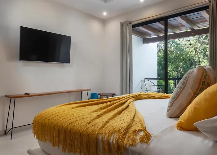 Wonderful Tropical 3br, Garden, Private Pool. *